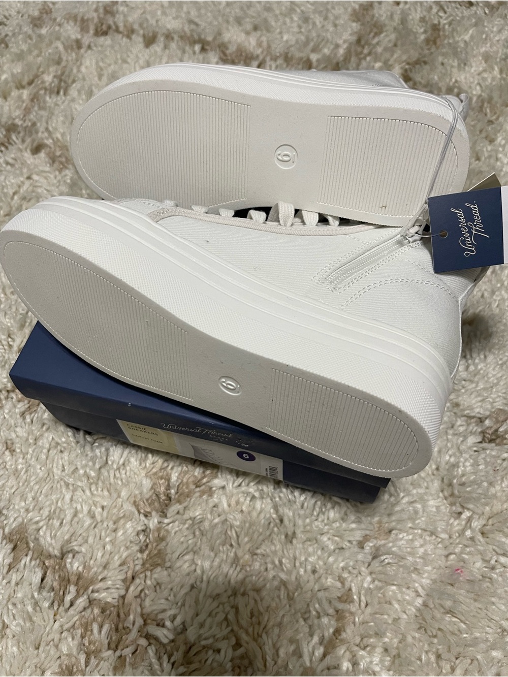 Universal Thread Cassie Sneakers White Memory Foam Size 6 NIB - Picture 13 of 13
